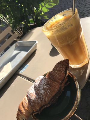 Fresh juice and chocolate hazelnut croissant for breakfast  at Origin - Coffee Shop Végétal in Strasbourg