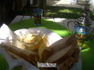 Welcoming tea, hummus, bread and nachos
@(Natural) Soul + Food at Soul Food in Sintra