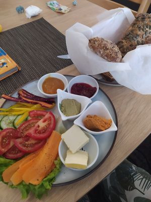Frühstück: Groß und Stark mit Gemüse (vegan) at MiLaMü Lebensmittel.punkt in Muehldorf