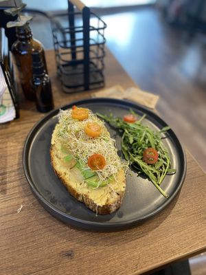 Hummus advocado 😋  at Kuk Bread Bowls in Lima