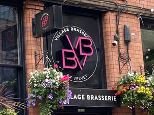 מסעדה עם אפשרויות טבעוניות בשכונת gay village  at Velvet Hotel in Manchester