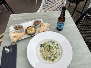 ריזוטו טבעוני ומנת מזטים ים תיכונית (חציל, חומוס, בורגול עם פיתות)  at Velvet Hotel in Manchester