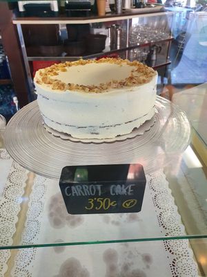 Carrot cake at Frenchies Pastelería in Valencia