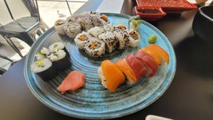 Avocado nigiri, avocado and cucumber maki, wok roll, green roll and tuna/salmon (non-vegan) roll at Akemi Sushi in Granada