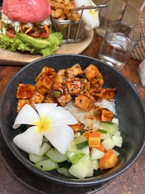 Gili Bowl - zucchini,carrot, onion, bell pepper, cucumber sweet chili tofu, rice noodles  at Hellocapitano Lifestyle Café in 