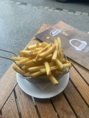 Yum   at Mo's Esscafe & Musicroom in Mayrhofen