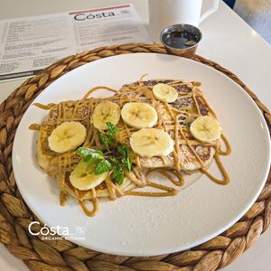P.B. Nana Pancakes:
Organic Griddle Made cassava
protein cakes with bananas, Creamy PB, and Maple Syrup at Cósta by OK&M in Delray Beach