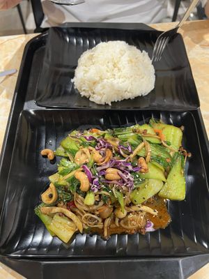 Comes with rice so it’s value for money  at Zuya Vegetarian 竹雅素食 - Marina Square in Central Singapore