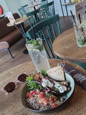 Powerbowl en zomerbubbel at Anne&Max in Delft