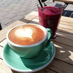 Chai latte (vegan option), berry boabab smoothie at Anne&Max in Groningen