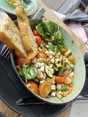 Burrata bowl vegan at Anne&Max in Groningen