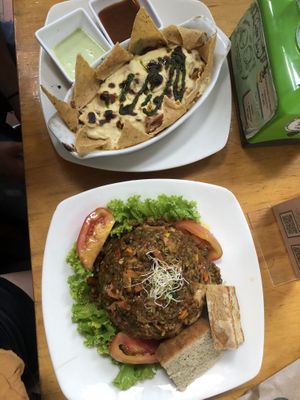 Arroz con diferentes proteínas apv y lasaña de nachos   at Vegarden in Medellin