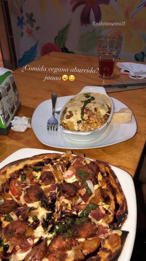 Lasaña Vegarden y pizza chorichampi 🤤  at Vegarden in Medellin