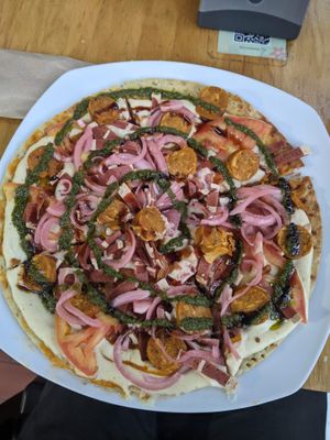 Pizza Deluxe (26.500 COP) 4/5 at Vegarden in Medellin