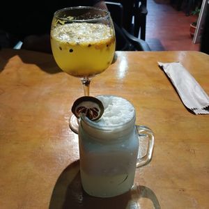 Limonada de coco y soda de maracuyá at Vegarden in Medellin