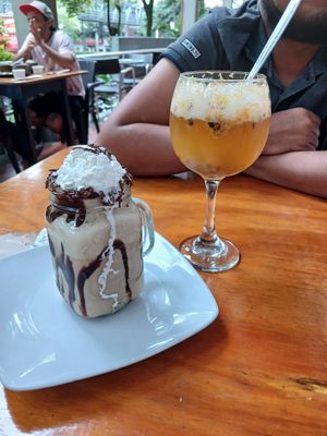 Malteada de café, 10/10
Soda de maracuyá, 10/10 at Vegarden in Medellin
