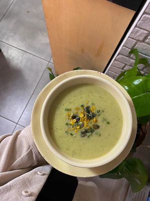 Creme de brócolos com granola salgada (caseira)  at Café n.°5  in Leiria