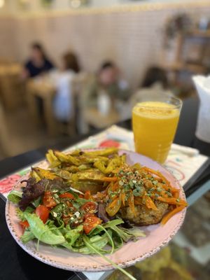 Hambúrguer vegetariano.  at Café n.°5  in Leiria