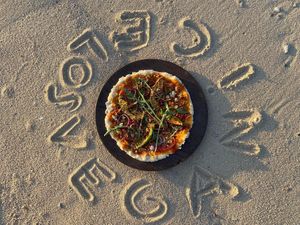Pizza 6€  at Veganicelos in Setubal