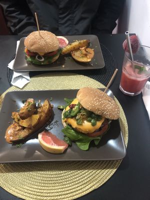 Cheeseburger and Hell burger  at Veganicelos in Setubal