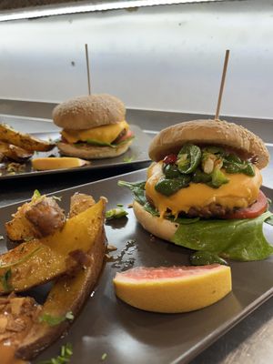 6€cheese burger and 8€ green burger  at Veganicelos in Setubal