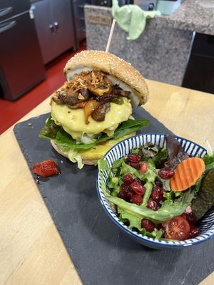 Green burger 8€  at Veganicelos in Setubal