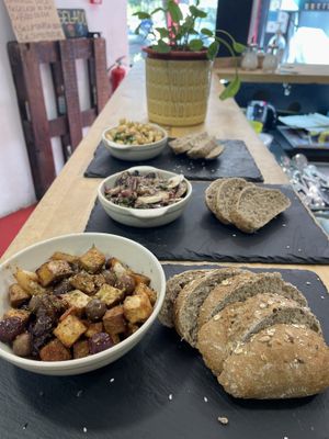 Starters: Pica pau 4€ , Cevice 4€ , Salada de grão 4€  at Veganicelos in Setubal