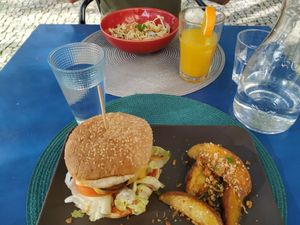Linguini Carbonara - Green Burger at Veganicelos in Setubal