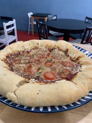 Pizza with cheese stuffed crust for 11€  at Veganicelos in Setubal
