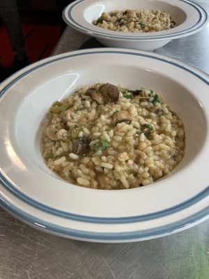 Simple mushroom, caju and bellpeper risotto 8€  at Veganicelos in Setubal