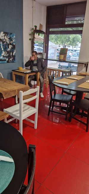 Having fantastic  tea while food is on the making at Veganicelos in Setubal