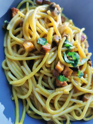 Linguine carbonara at Veganicelos in Setubal