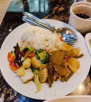 Gaeng Som at Thammachat Vegetarian Food ธรรมชาติ อาหารเจ พัทยาเหนือ in Pattaya