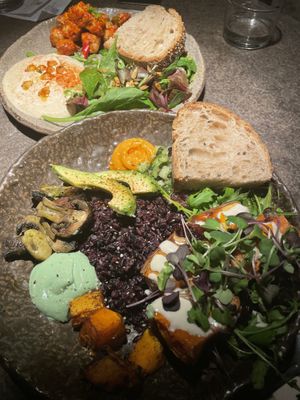 Wild Mediterranean arroz negro y Baked Boniato Maple-Tahini PB  at Honest Greens - Gran Via in Madrid