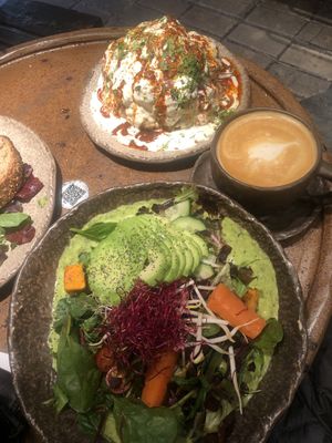 Whole repast cauliflower, oat latte and avocado salad bowl  at Honest Greens - Gran Via in Madrid