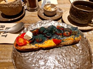 Spirulina tomato toast at Honest Greens - Gran Via in Madrid