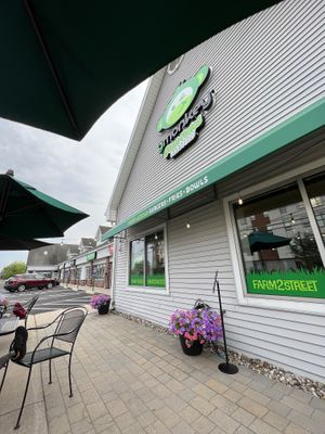 outdoor seating   at G-Monkey in West Hartford