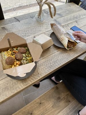 Vegane Box mit Falafeln   at Gustav Grün in Osnabrueck