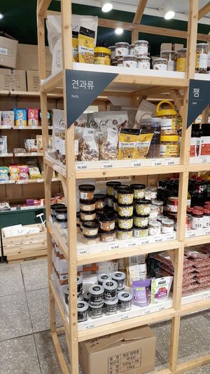 interior of location - nut section at The Nature Organic Food Market - 더네이처링크 용호동W스퀘어  in Busan