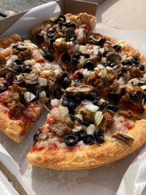 Customized vegan pizza, small, 6-slice at Primoz Pizzeria in Mayfield Heights