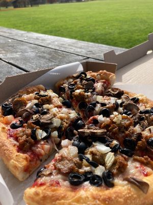 Customized vegan pizza, small, 6-slice at Primoz Pizzeria in Mayfield Heights