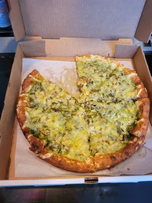 BYO Pizza (vegan chicken pesto) at Primoz Pizzeria in Mayfield Heights