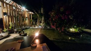 I was too hungry to take a pic, but the place is beautiful 😍 at Lockdown Kitchen in 