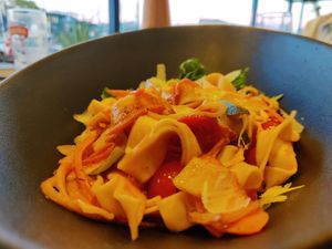 Vegane Tagliatelle mit Gemüse und Samen at Dock 69 in Rab