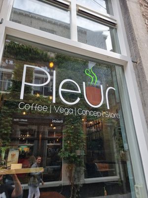 Front window at Pleur Foodbar in Maastricht