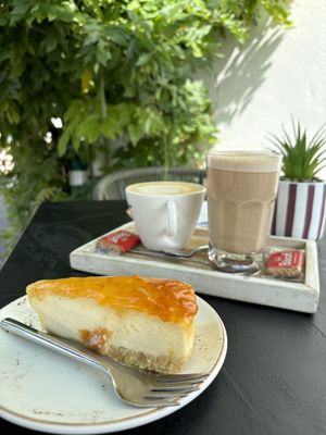Vegan cheesecake, oat milk cappuccino, oat chai latte  at Pleur Foodbar in Maastricht