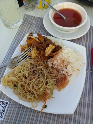 Veggie chow mein, rice & satay chop suey at Twin Dragon Chinese Cuisine in Kos