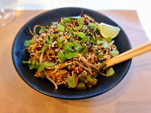 Asparagus and mushroom yakisoba with teriyaki sauce and sesame seeds. at GULA. in Guarda