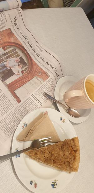 Veganer Apfelkuchen at Wecklies Bio Café & Bistro in Bad Oldesloe