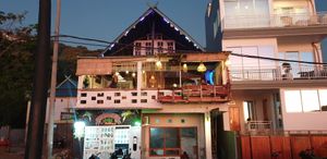Front view at Warung Brothers Bajo in 